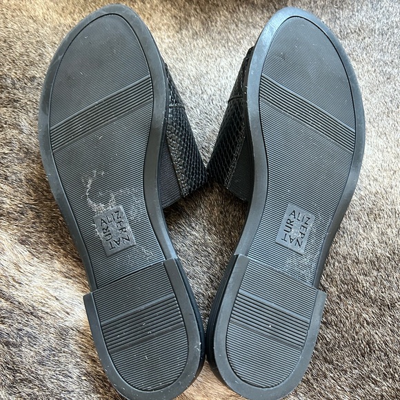 Naturalizer Leather Croc-Embossed Slides 8/38 - Picture 3 of 5